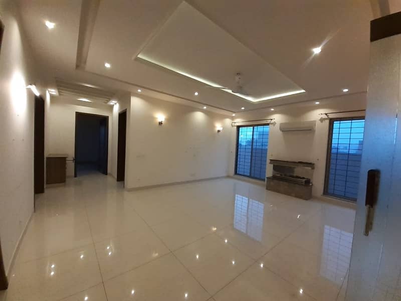 One Kanal House For Rent 7