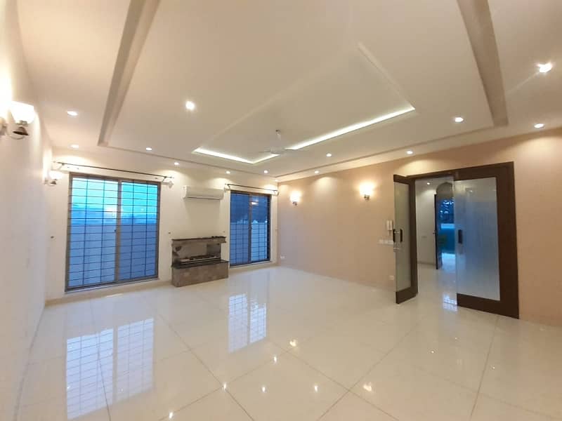 One Kanal House For Rent 10