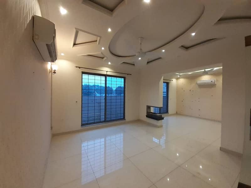 One Kanal House For Rent 11