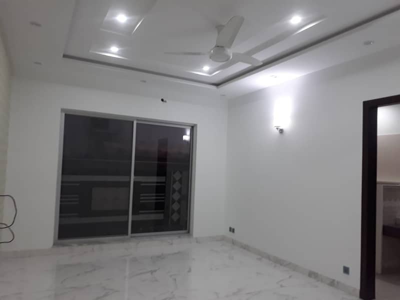 One Kanal House For Rent 13