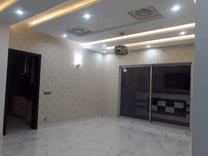 One Kanal House For Rent 18