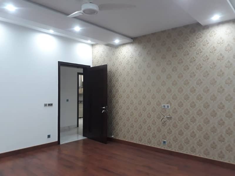 One Kanal House For Rent 25