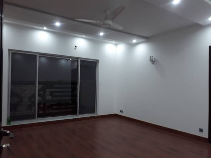 One Kanal House For Rent 26