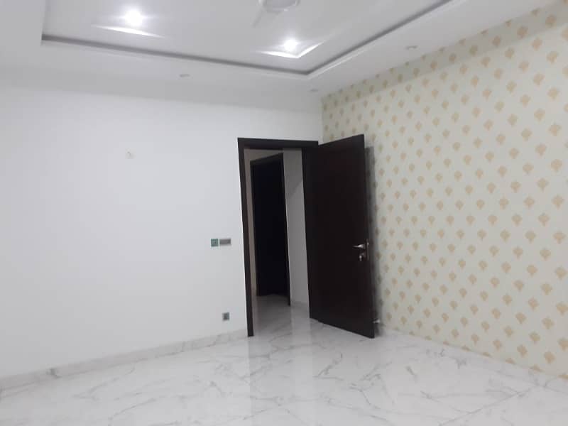 One Kanal House For Rent 28