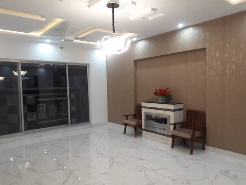 One Kanal House For Rent 29