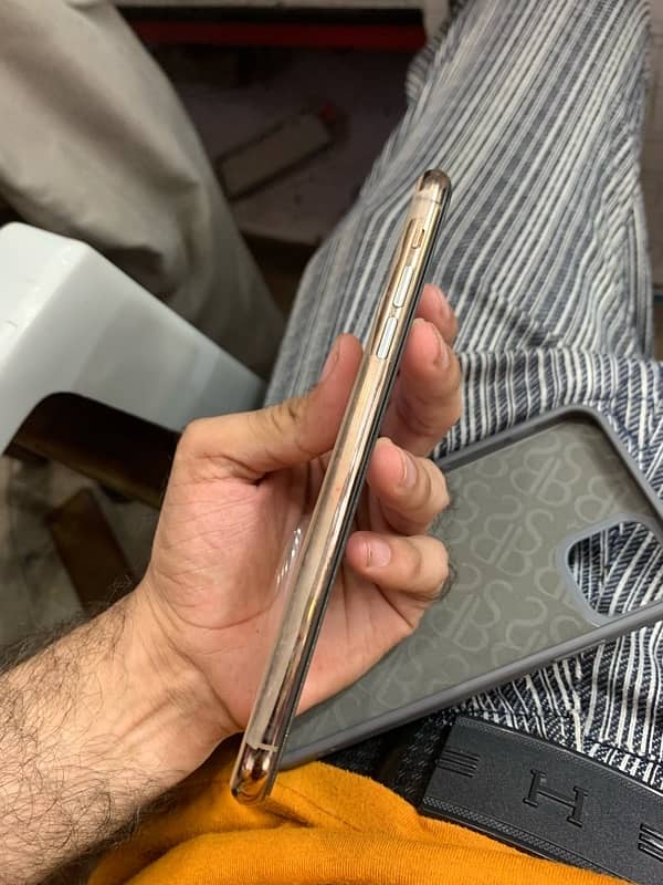 iphone 11 pro max 64gb dual sim official pta aproved 4