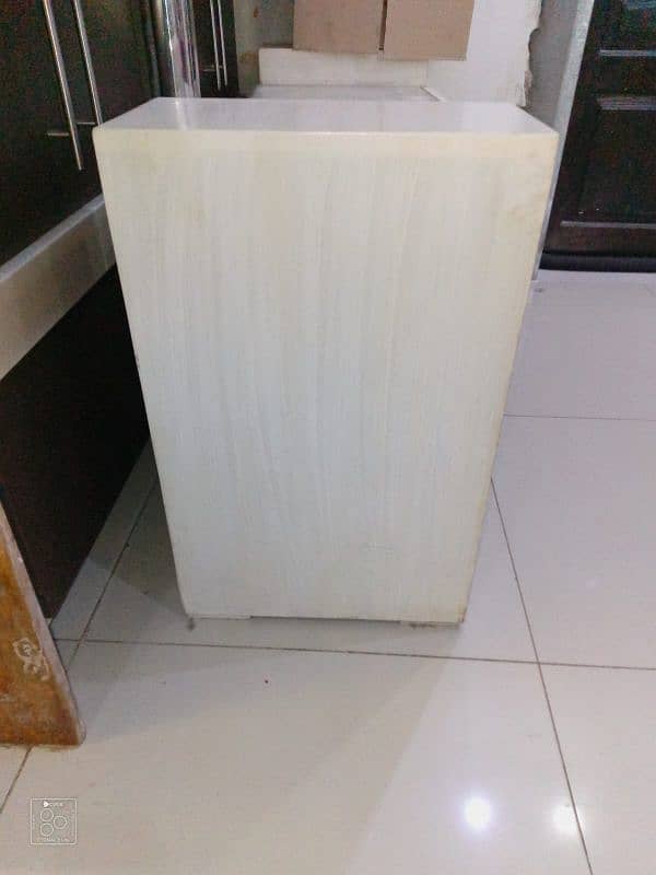 side table in good condition. 4