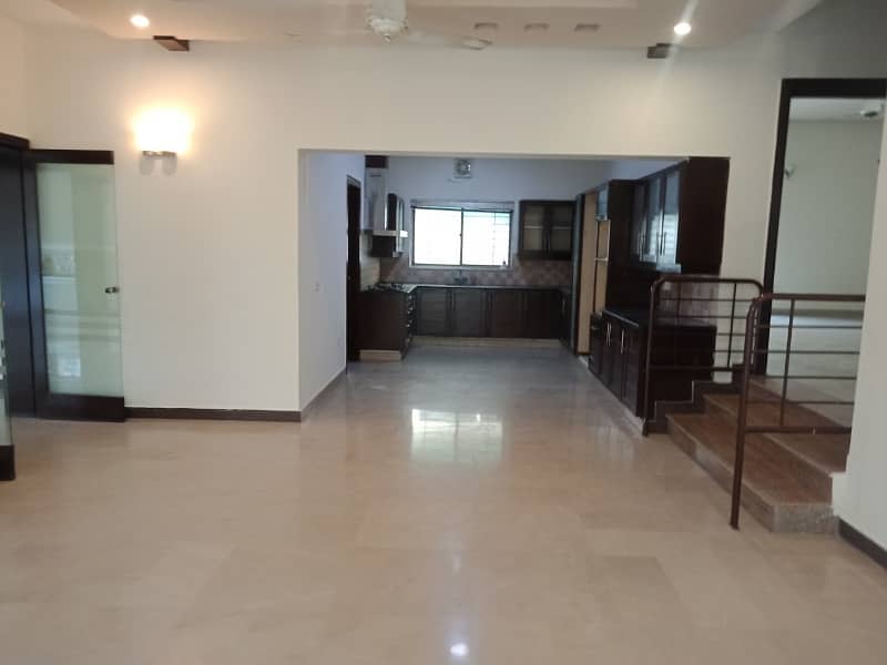 2 Kanal House For Rent 35