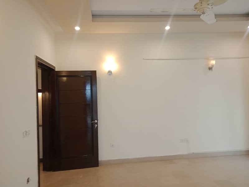 2 Kanal House For Rent 37