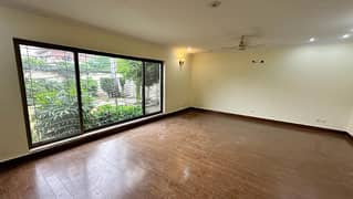 1 Kanal Commercial House For Rent