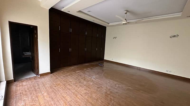 1 Kanal Commercial House For Rent 1