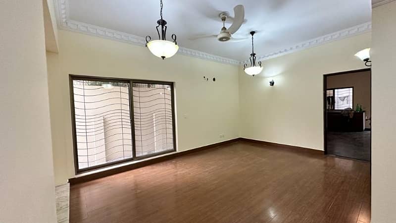 1 Kanal Commercial House For Rent 4