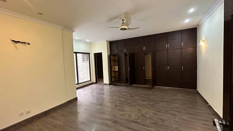 1 Kanal Commercial House For Rent 7