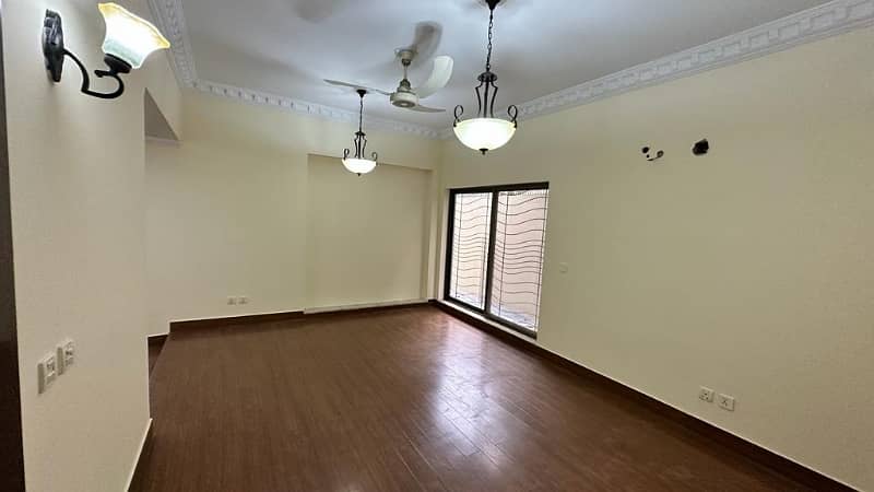 1 Kanal Commercial House For Rent 8