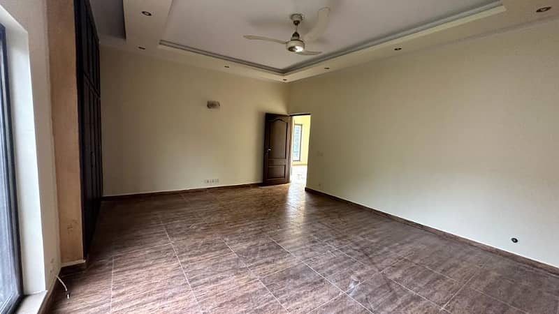 1 Kanal Commercial House For Rent 13