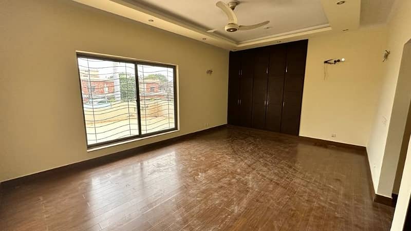 1 Kanal Commercial House For Rent 15