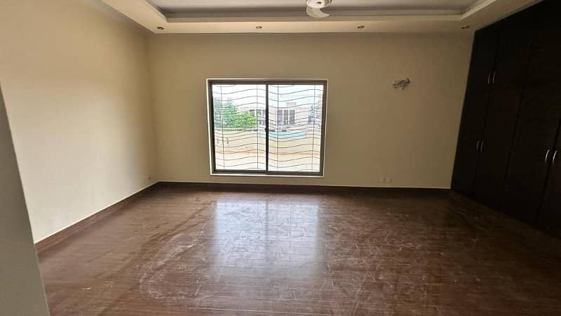 1 Kanal Commercial House For Rent 16