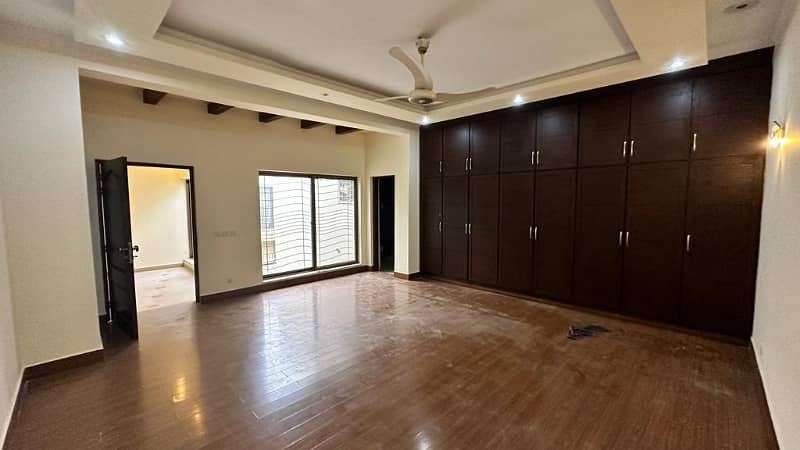 1 Kanal Commercial House For Rent 17