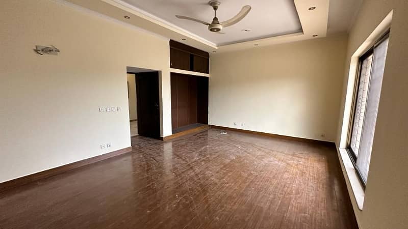 1 Kanal Commercial House For Rent 19