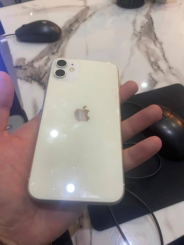 iphone 11jv lush condition 10by10 64gb white  color 2