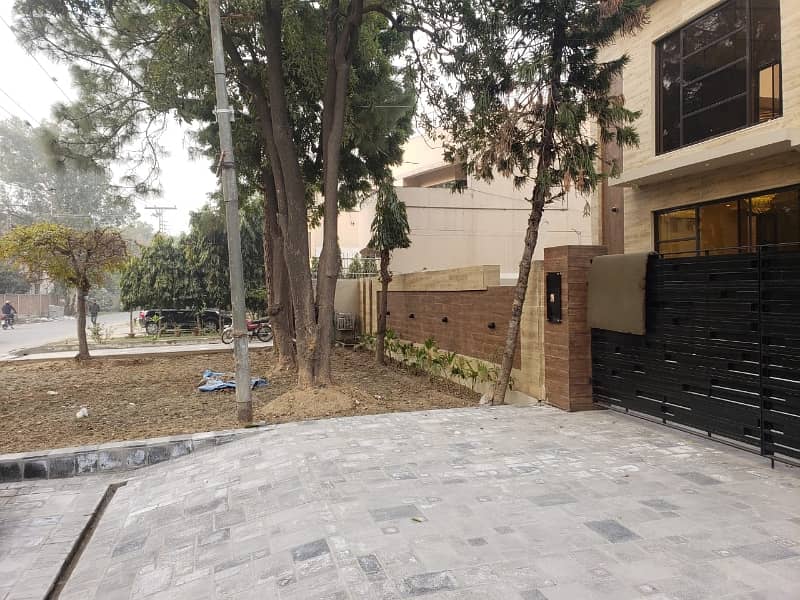 2 Kanal Commercial House For Rent 3