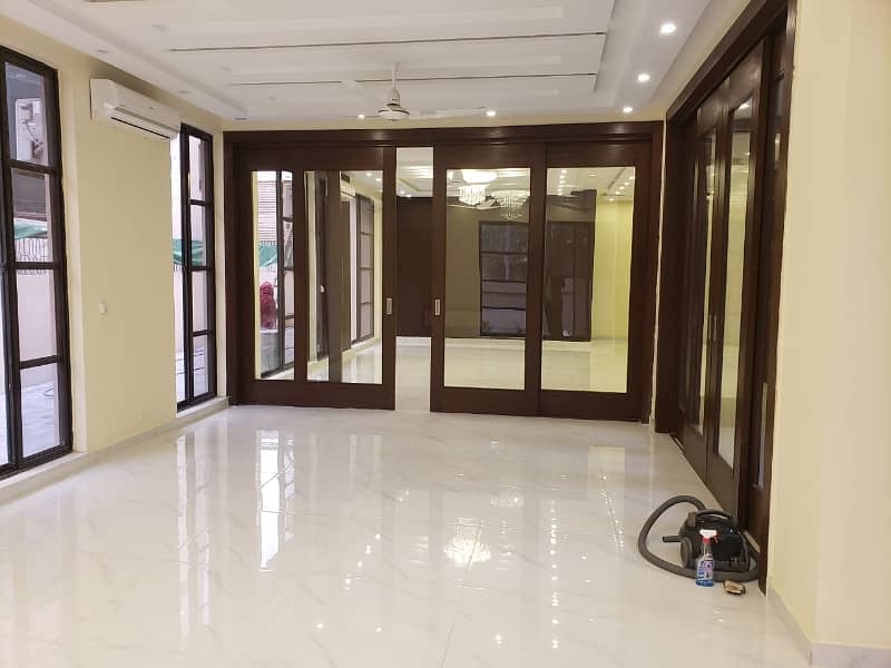 2 Kanal Commercial House For Rent 5