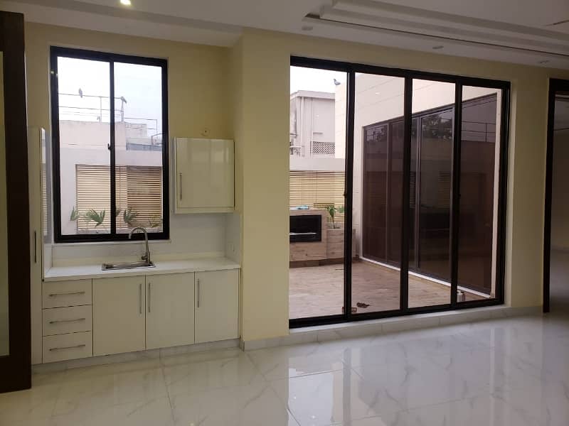 2 Kanal Commercial House For Rent 12