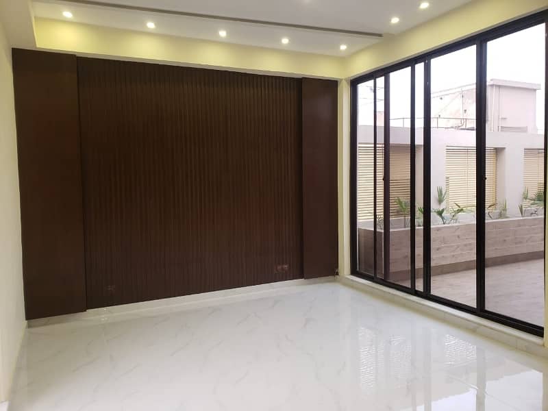 2 Kanal Commercial House For Rent 14