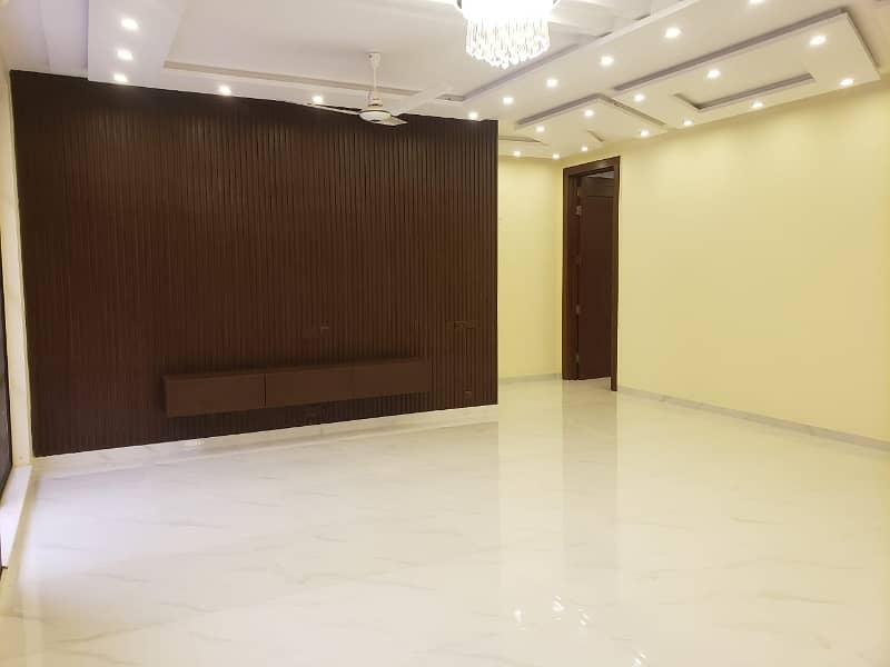 2 Kanal Commercial House For Rent 16