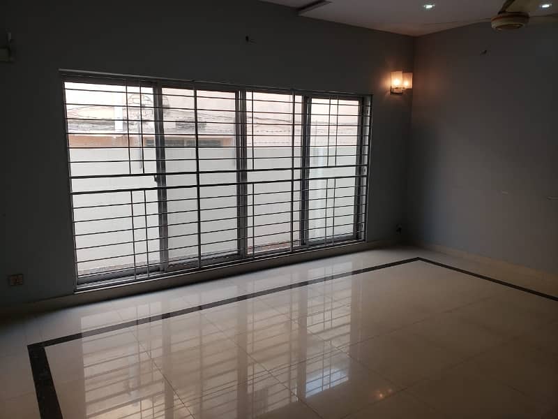 1 Kanal Commercial House For Rent 1