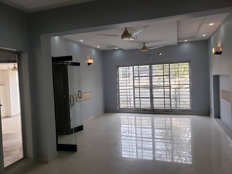 1 Kanal Commercial House For Rent 0