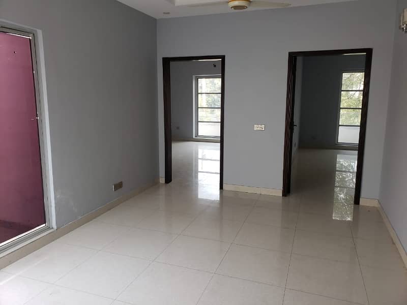 1 Kanal Commercial House For Rent 11