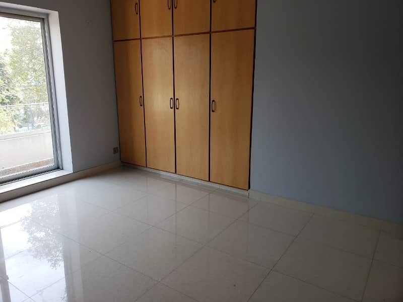 1 Kanal Commercial House For Rent 16