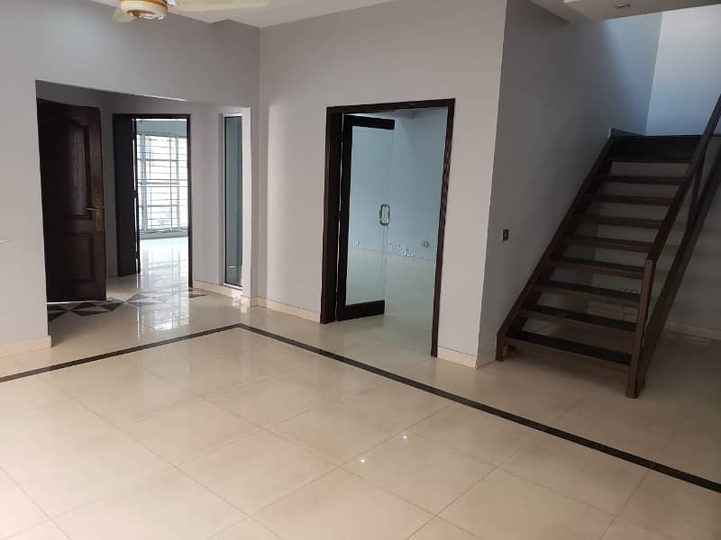 1 Kanal Commercial House For Rent 18