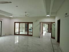 1 Kanal Commercial House Is Available For Rent