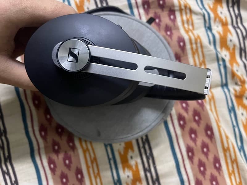 SENNHEISER MOMENTUM 3 WIRELESS 4