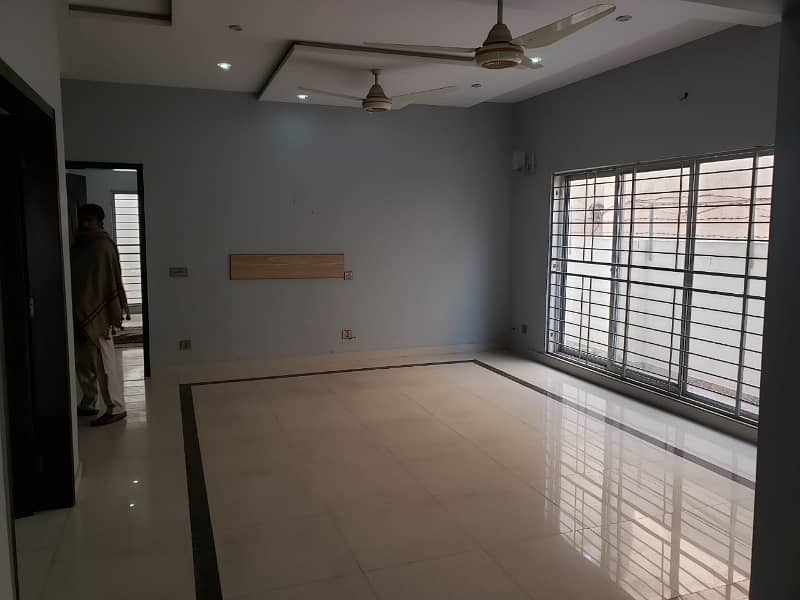 2 Kanal Commercial House Is Available For Rent 16