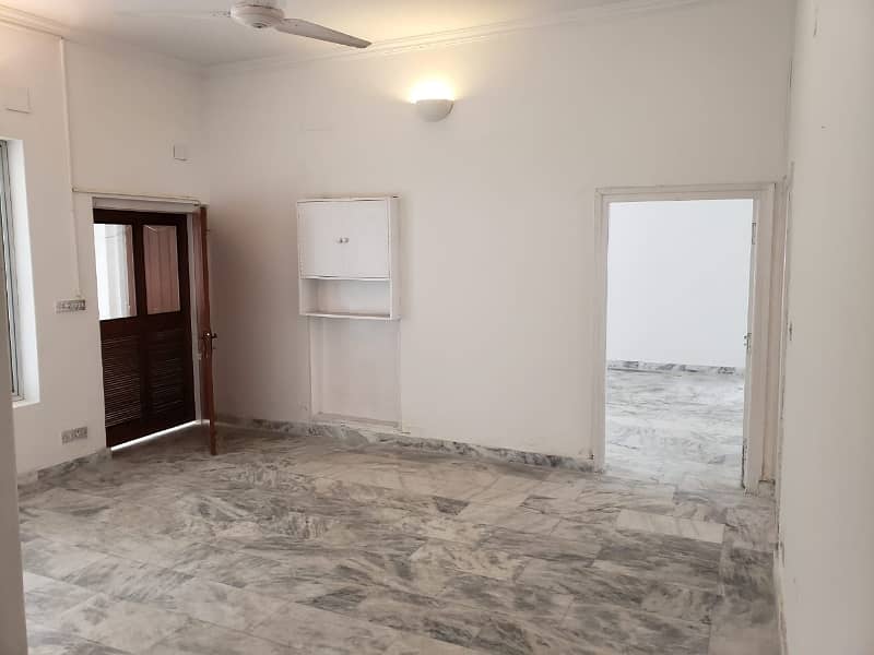 1 Kanal Commercial House Is Available For Rent 0