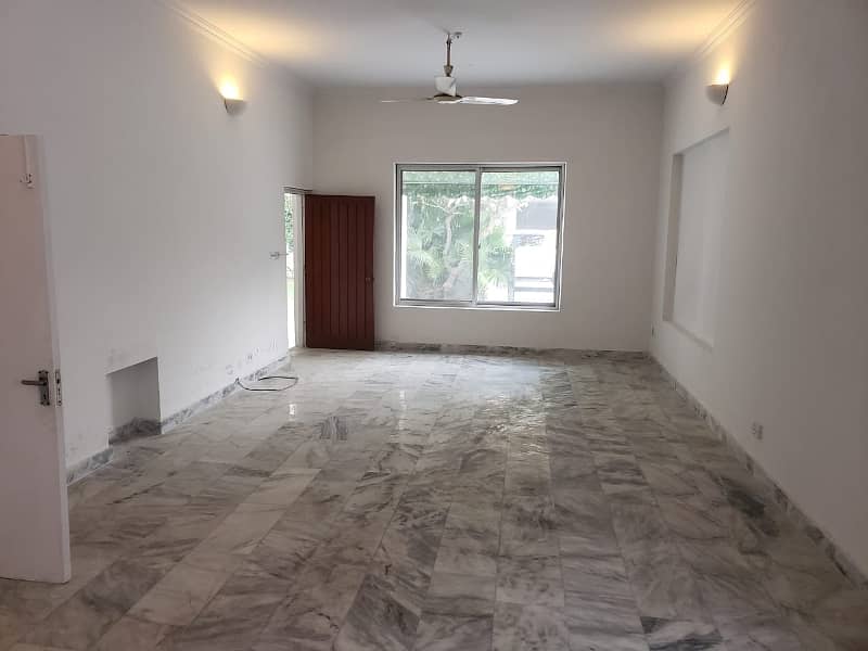 1 Kanal Commercial House Is Available For Rent 1