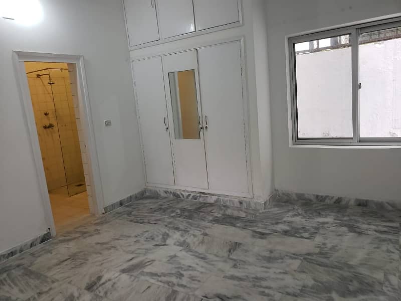 1 Kanal Commercial House Is Available For Rent 2