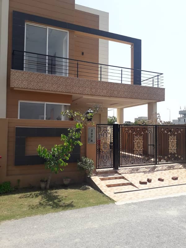 05 MARLA Beautiful House Available For Rent IN DHA PHASE 9TOWN 0