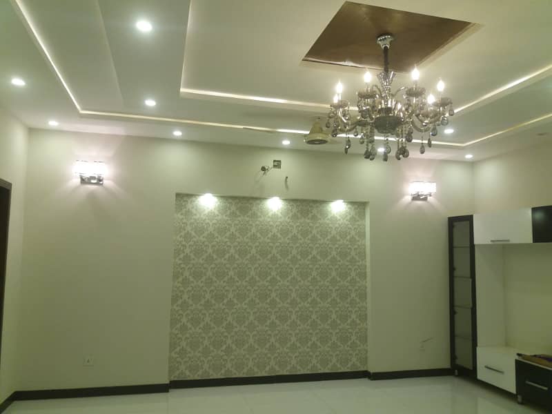 Like New 8 Marla Upper Portion For Rent In Usman Block Sector B Bahria Town Lahore 3