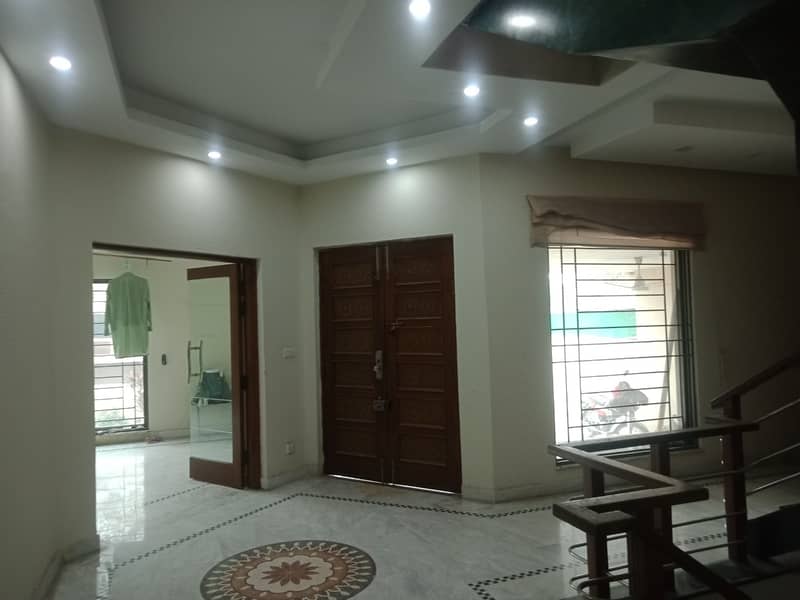 1 Kanal House Is Available For Rent 2