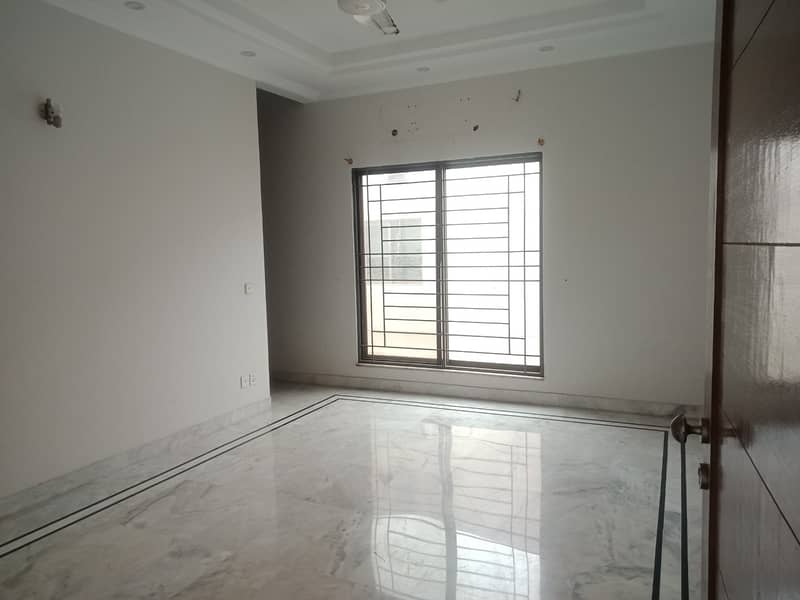 1 Kanal House Is Available For Rent 3