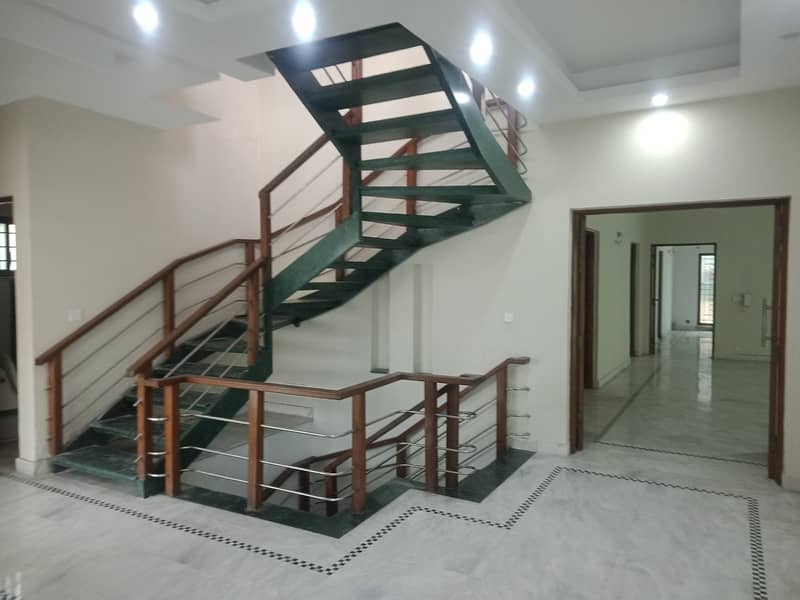 1 Kanal House Is Available For Rent 5