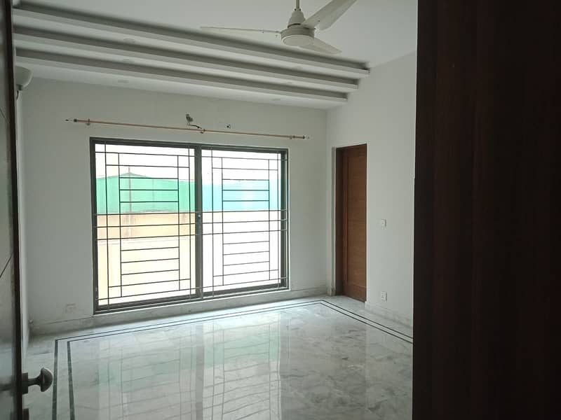 1 Kanal House Is Available For Rent 10