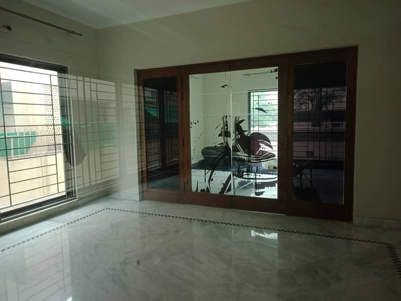 1 Kanal House Is Available For Rent 12