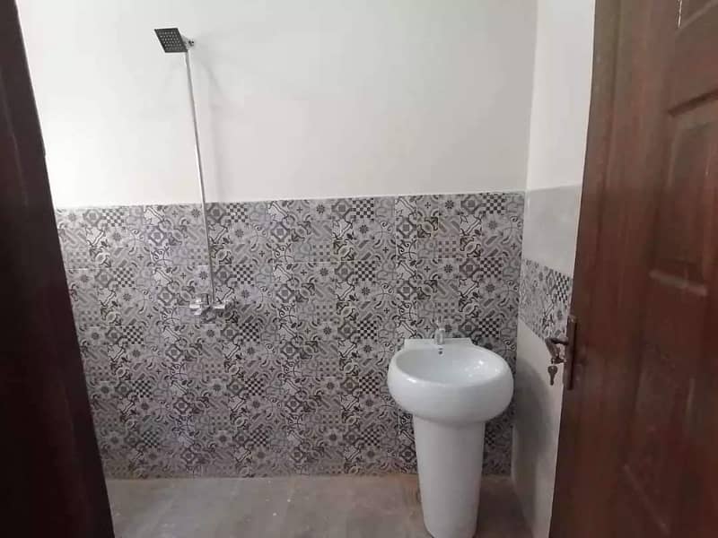 1 Kanal House Is Available For Rent 27