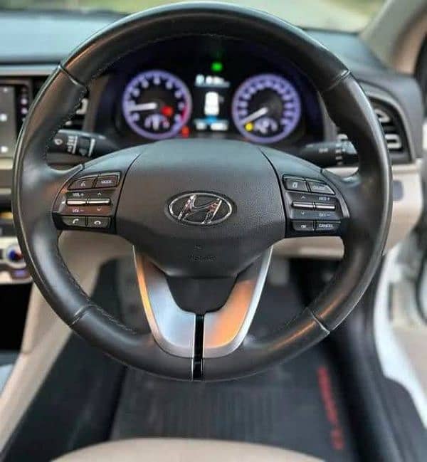 Hyundai Elantra 2022 10