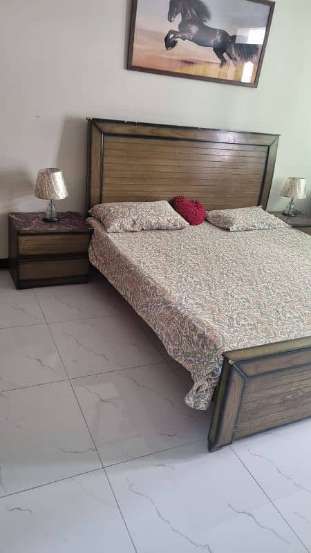 king bed with side table 1